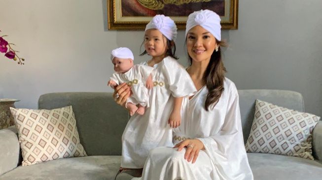 Terpopuler Lifestyle: Motif Baju Liburan Bikin Malu, Suasana Adem Rumah Chef Farah Quinn