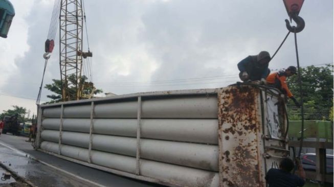 Tujuh Kendaraan Terlibat Kecelakaan Beruntun di Kota Semarang, 2 Orang Meninggal Dunia