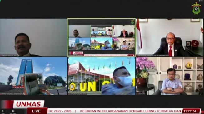 Jusuf Kalla Nonton Acara Pelantikan Rektor Unhas Jamaluddin Jompa Secara Online