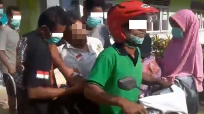 Miris! Jenazah Pasien di Sulteng Terpaksa Dibawa Pulang Pakai Ojek Akibat Tak Ada Ambulans, Kini Bupati Minta Maaf