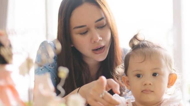 Artis Jadi Orangtua Tunggal Saat Anak Masih Kecil (instagram/@aurakasih)