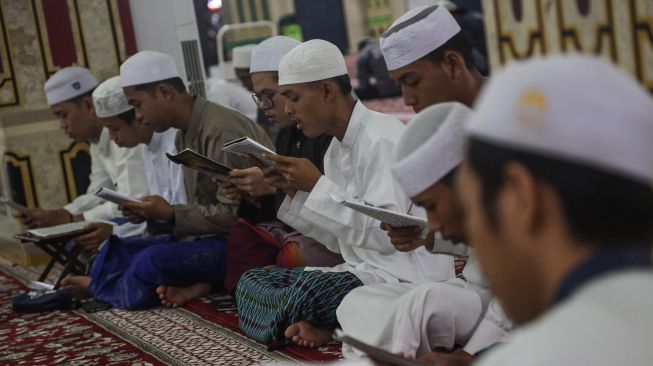 Contoh Surat Undangan Nuzulul Quran Kegiatan Pengajian dan Tadarus Quran