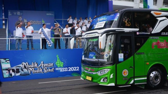 Mudik Lebaran, Semen Indonesia Berangkatkan 990 Orang ke Jateng dan Jatim