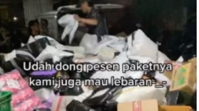 Paket Masih Menumpuk Jelang Lebaran, Curhatan Kurir Ini Bikin Pilu