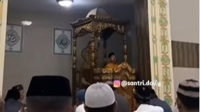 Bocah Laki-Laki Ini Jadi Penceramah Saat Tarawih,  Warganet: Ternyata Suhu