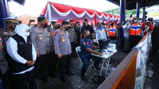 Jelang Mudik Lebaran, Kapolri Listyo Sigit Tinjau Pos Pelayanan dan Terpadu