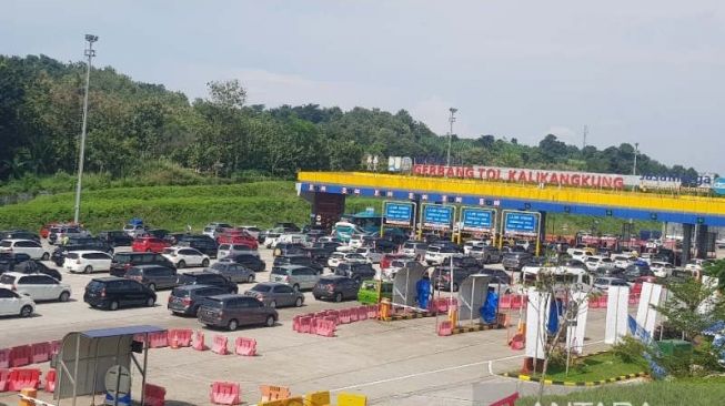 Sistem One Way Dari Tol Kalikangkung KM 414  Arah Jakarta Mulai Berlaku Hari Ini