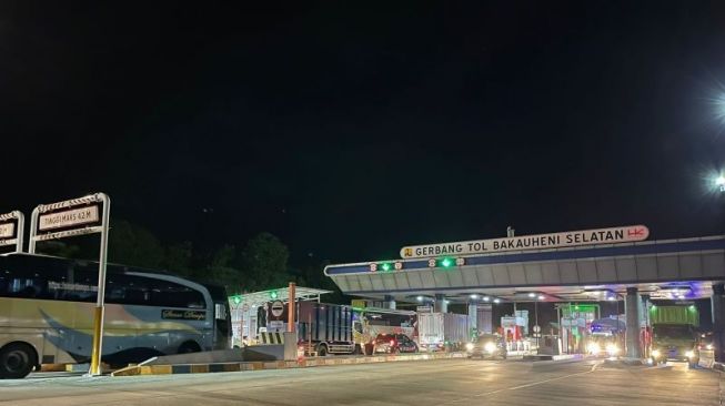 Lebih Dari 16 Ribu Kendaraan Memadati Tol Trans Sumatera, Puncak Pada Jumat Malam