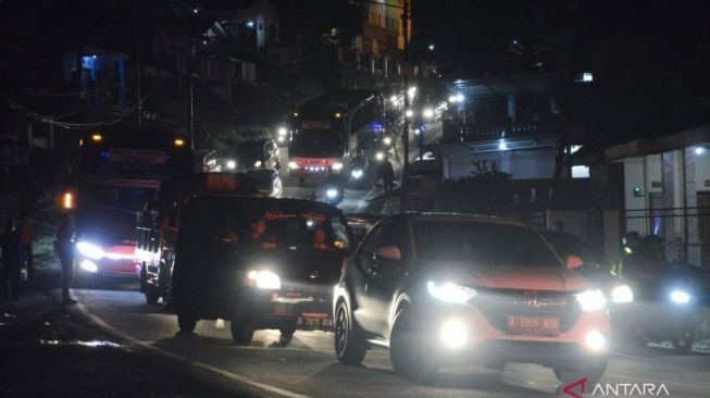 Jalan Cagak Nagreg Dipdati Pemudik, Warga: Tadi Malam Lancar