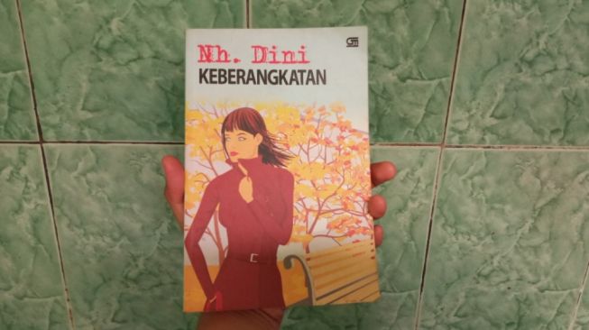 Luka dan Perjalanan Batin Gadis Indo-Belanda, Ulasan Novel Keberangkatan