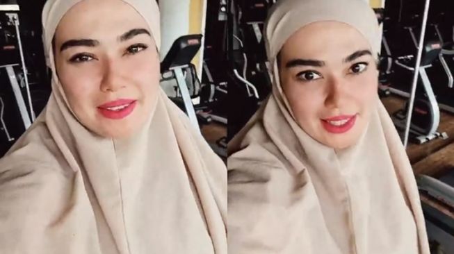 Potret Catherine Wilson Berhijab Sepulang Umrah (instagram/@cathrinewilson)