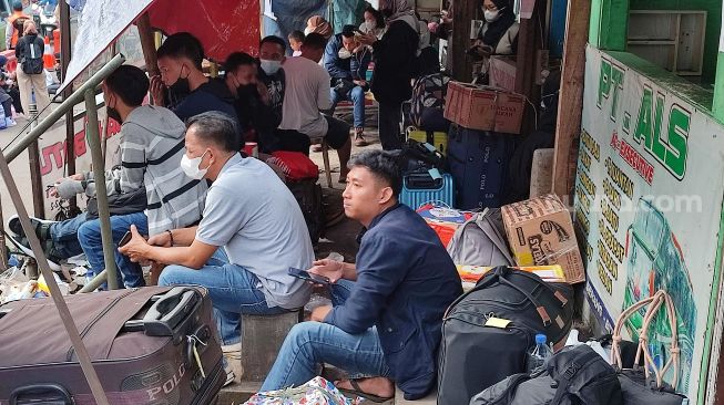 Berjam-jam Tunggu Bus, Pemudik di Tangerang: Gak Bisa Ngamuk Juga Karena Macet