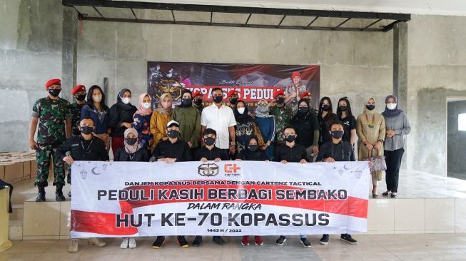 HUT ke-70, Kopassus dan Cartenz Tactical Gelar Acara Sosial