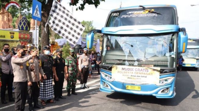 J99 Corp Sponsori Mudik Gratis Polresta Denpasar Untuk 150 Orang dari Bali ke Banyuwangi Dan Jember