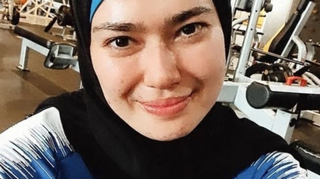 Potret Catherine Wilson Berhijab Sepulang Umrah (instagram/@cathrinewilson)