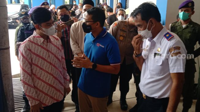 Sandiaga Uni dan Enesis Group Tinjau Posko Adem Mudik Aman dan Sehat di Terminal Tirtonadi