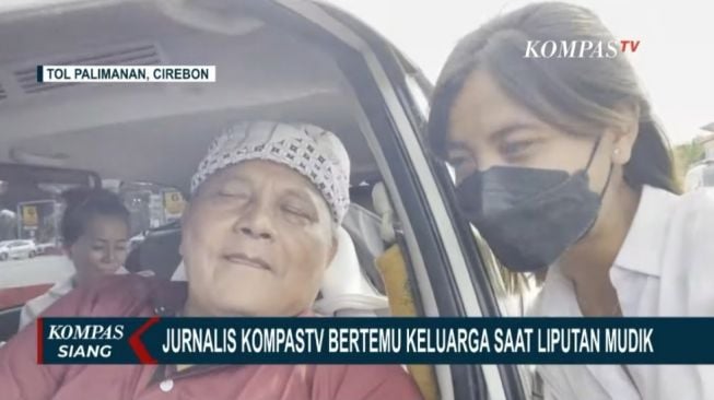 Viral Reporter Mewawancarai Keluarga Sendiri Saat Laporan Arus Mudik