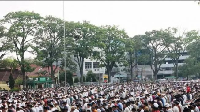 Sholat Idul Fitri di Bukittinggi Boleh Digelar di Lapangan, Sempat Dilarang Selama 2 Tahun karena COVID-19