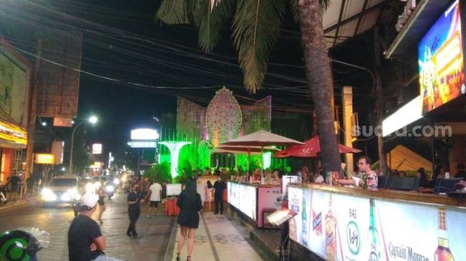 Bali Diserbu Pelancong, Suara Musik Dugem Bersahut-sahutan di Sepanjang Jalan Legian