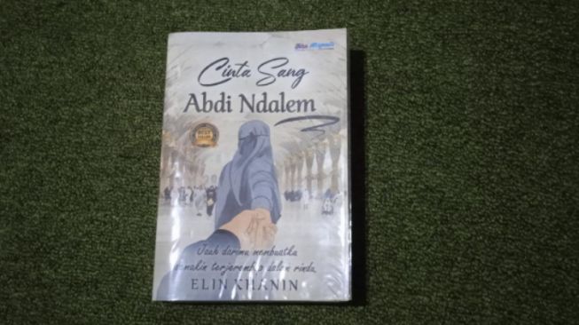 Ulasan Buku Cinta Sang Abdi Ndalem: Lika-liku Percintaan di Pesantren