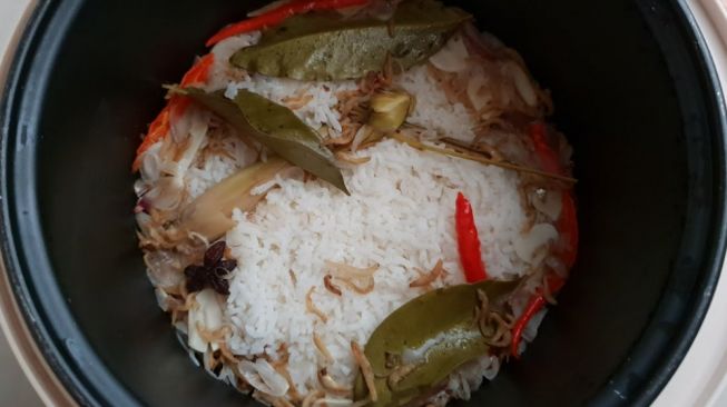 Resep Nasi Liwet Rice Cooker, Praktis untuk Anak Kos