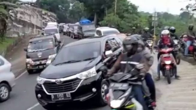 Puncak Arus Mudik di Jalur Selatan Jabar Terjadi Hari Ini, Pemudik: Banten-Gentong 20 jam