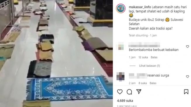 Jemaah ibu-ibu di Sidrap, Sulawesi Selatan sudah menggelar sajadah untuk 'booking' tempat salat Idul Fitri meski masih H-1 Lebaran. (Instagram/@makassar_iinfo)