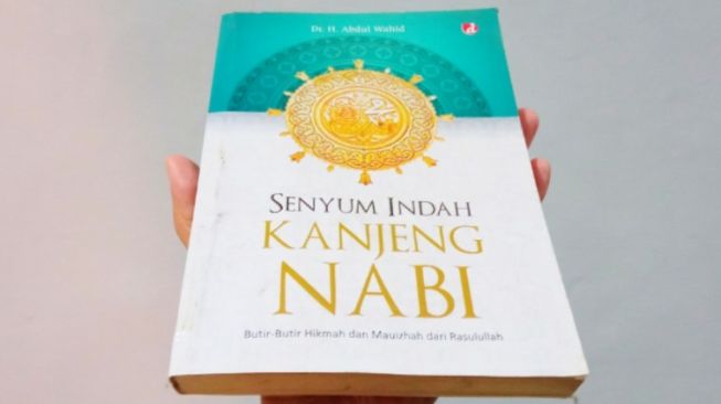 Ulasan Buku Senyum Indah Kanjeng Nabi: Pelajaran tentang Sabar dan Syukur