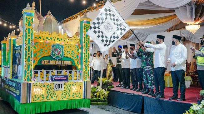 Ratusan Mobil Hias Ramaikan Pawai Takbir di Kota Medan, Bobby Nasution: Ini Sudah Sangat Dirindukan
