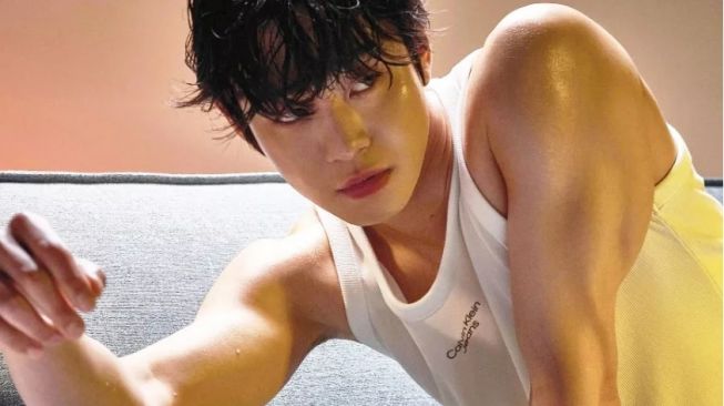 Dazed Korea Edisi Mei: Ahn Hyo Seop Ungkap Tujuannya untuk Masa Depan