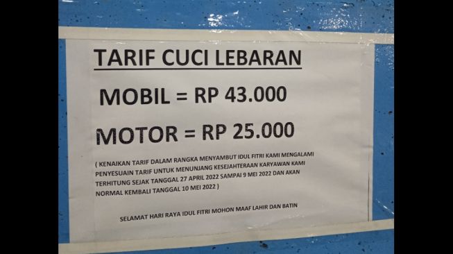 Cuci motor dengan tarif Rp 25 ribu saat Lebaran (Facebook)