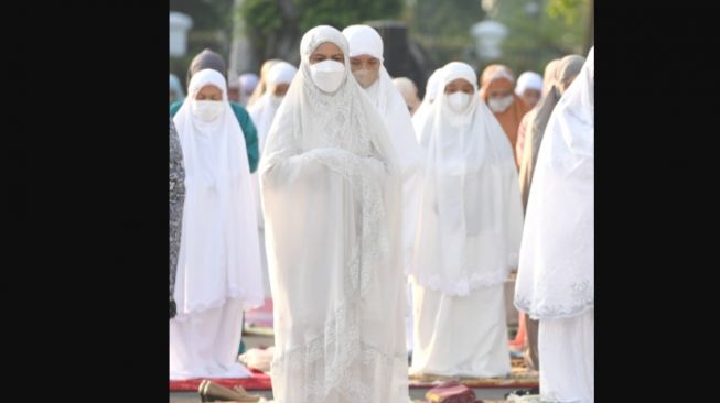 Ibu Negara Iriana Joko Widodo salat Ied di Istana Yogyakarta. (Biro Pers Sekretariat Presiden)