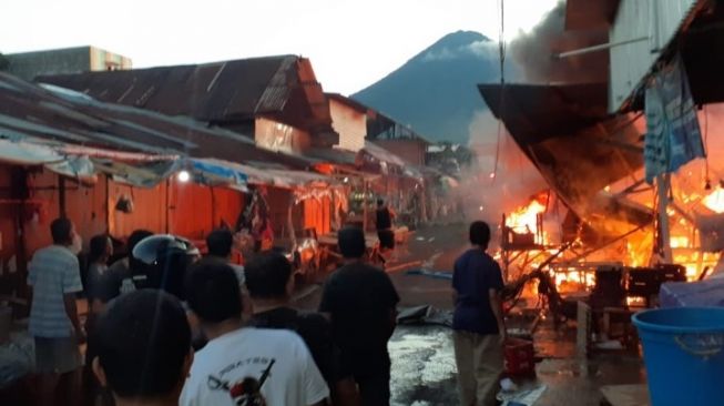 Tangis Pedagang Pasar Girian Bitung di Hari Raya Idul Fitri, 350 Kios Hangus Terbakar