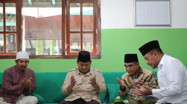 Ditengok Langsung, Dua Kiai Ini Doakan Niat Prabowo Subianto Maju Jadi Capres 2024 Lancar