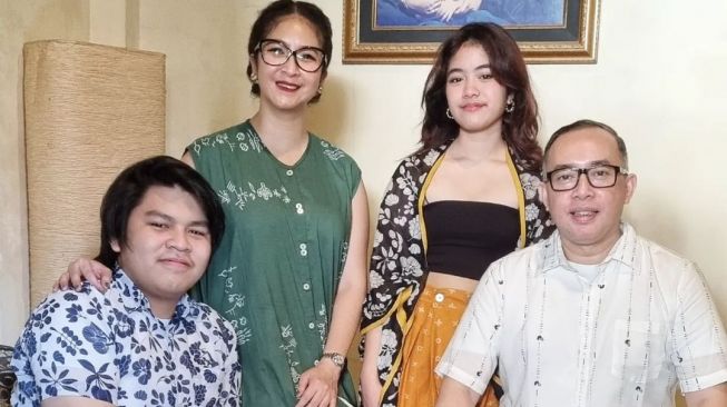 Artis Temani Pasangan Lebaran Meski Beda Agama (Instagram/@novitaangie)