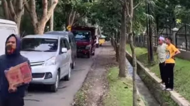 Kemacetan di Jalan Menuju Lembang pada H+1 Lebaran 2022. [Tangkapan Layar Instagram @infojawabarat]