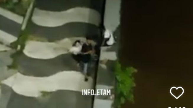 Viral! Diduga Sepasang Kekasih Melakukan Hal Tidak Senonoh di Bawah Jembatan Tenggarong Kukar