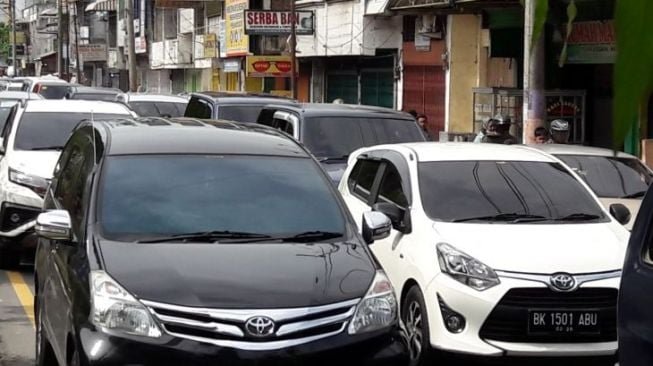 Dear Warga, Kemacetan Panjang Terjadi di Jalan Lintas Stabat Sumut