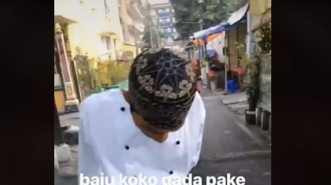 Kocak! Viral Pria Tak Punya Baju Koko untuk Lebaran, Malah Diganti Pakai Baju Ini