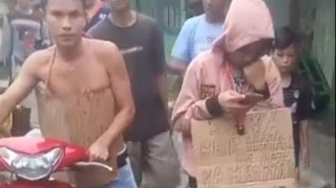 Viral Pasangan Diarak Warga Keliling Kampung, Diduga Berzina di Bulan Ramadhan