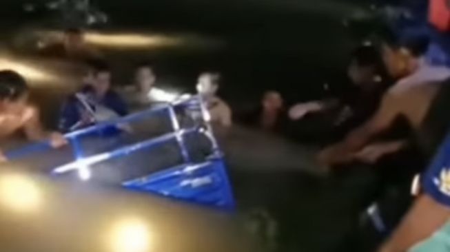 Dua Anak Tewas Setelah Motor Roda Tiga yang Mengangkut Rombongan Takbiran 