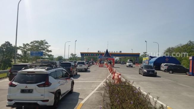 H+2 Lebaran, Terjadi Antrean Kendaraan di Gerbang Tol Singosari Malang