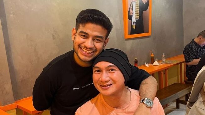 Artis dan Selebgram Ramaikan Grand Opening Warung Pak Muh (Instagram/fadiljaidi)