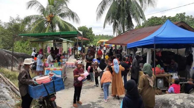 Ribuan Orang Serbu Pesta Pantai Lebaran di Batu Limau usai Dua Tahun Vakum