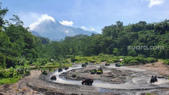 Wisata jip di lereng Gunung Merapi, Sleman, Rabu (4/5/2022). Sebagai ilustrasi [SuaraJogja.id/Hiskia Andika].