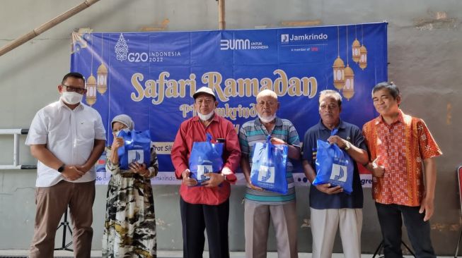 Jamkrindo Salurkan Bantuan 1000 Paket Sembako untuk Masyarakat Solo