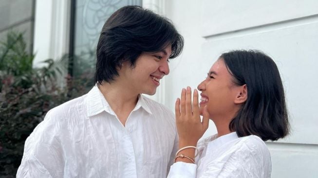 Angga Yunanda dan Shenina Cinnamon Mesra Rayakan Lebaran Bareng, Baju Couple-nya Diomongin