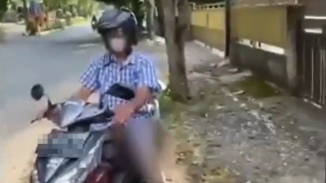 Viral Aksi Meresahkan Pria Sembarangan Pamer Kemaluan Saat Naik Motor, Publik Gercep Lakukan Hal Ini