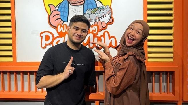 Artis dan Selebgram Ramaikan Grand Opening Warung Pak Muh (Instagram/fadiljaidi)