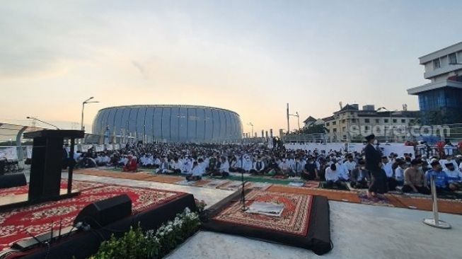 Salat Ied Lebaran 2022 di Jakarta International Stadium (JIS) [Suara.com/Stephanus Aranditio].